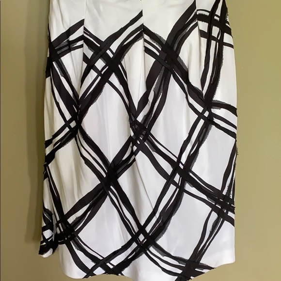 White House Black Market: Strapless dress - Picture 4 of 6